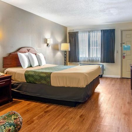 Econo Lodge Inn & Suites Fort Oglethorpe Екстер'єр фото
