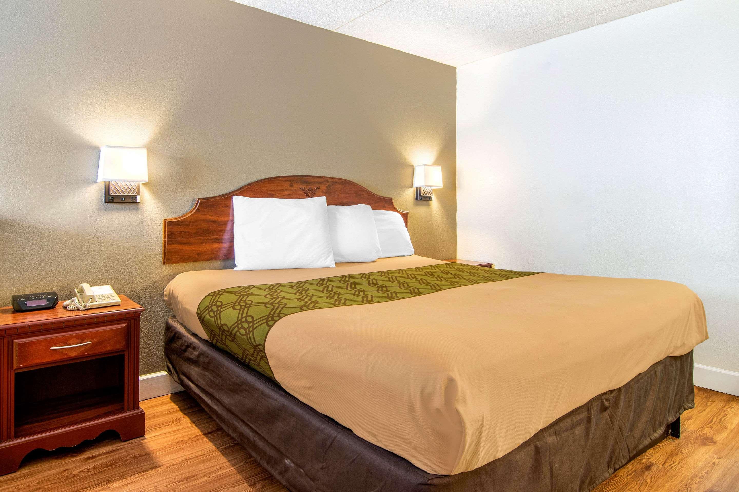 Econo Lodge Inn & Suites Fort Oglethorpe Екстер'єр фото