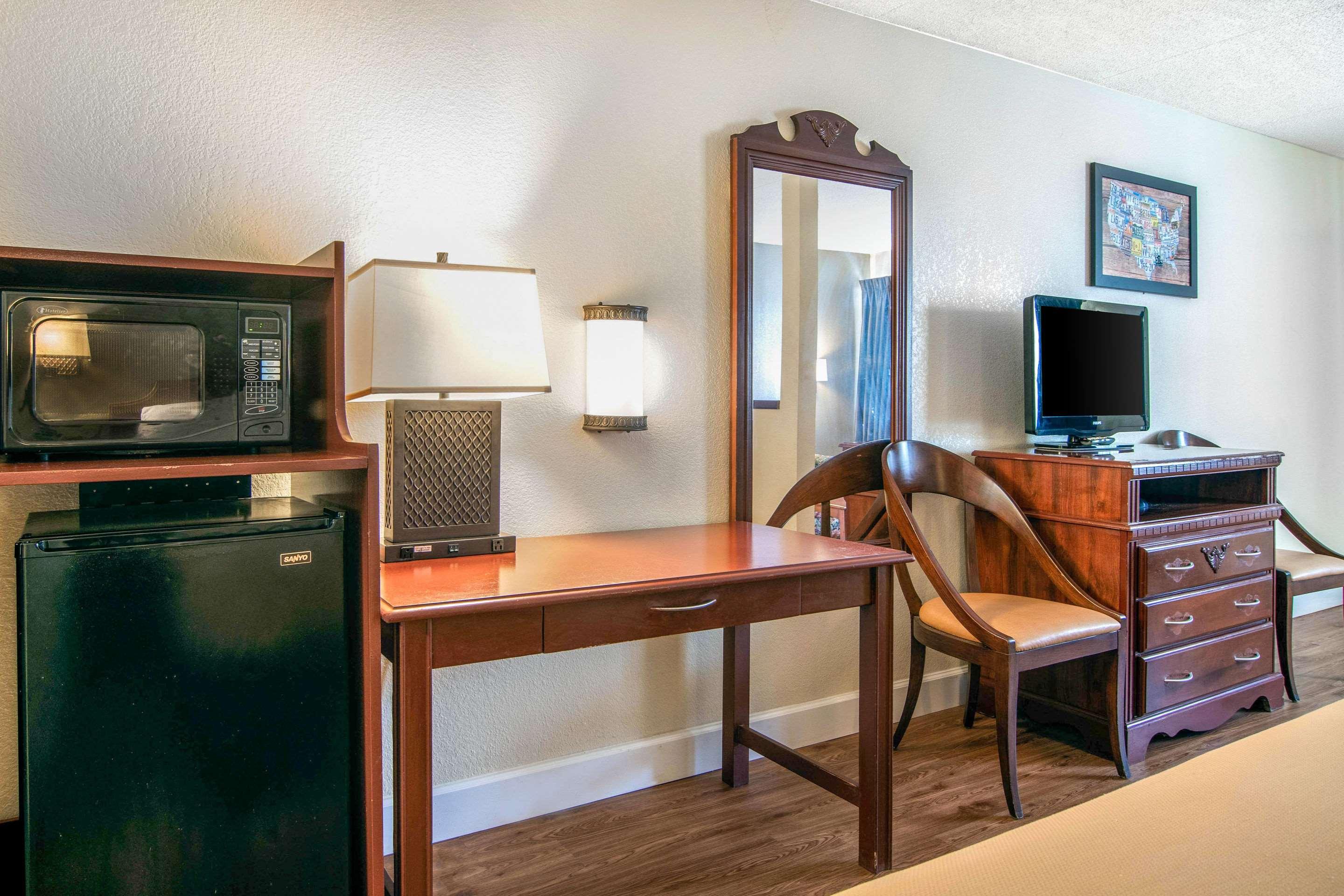 Econo Lodge Inn & Suites Fort Oglethorpe Екстер'єр фото