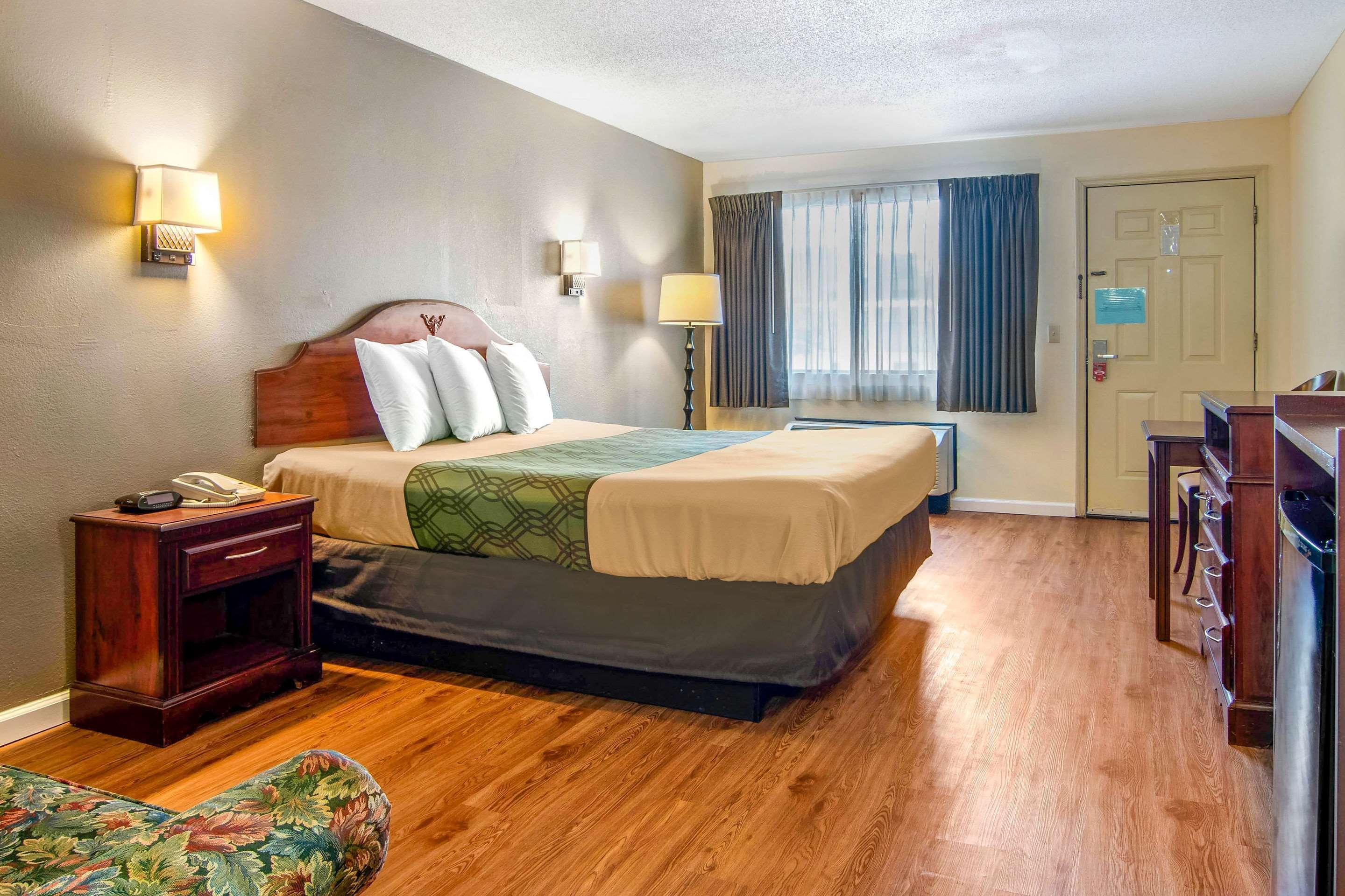 Econo Lodge Inn & Suites Fort Oglethorpe Екстер'єр фото