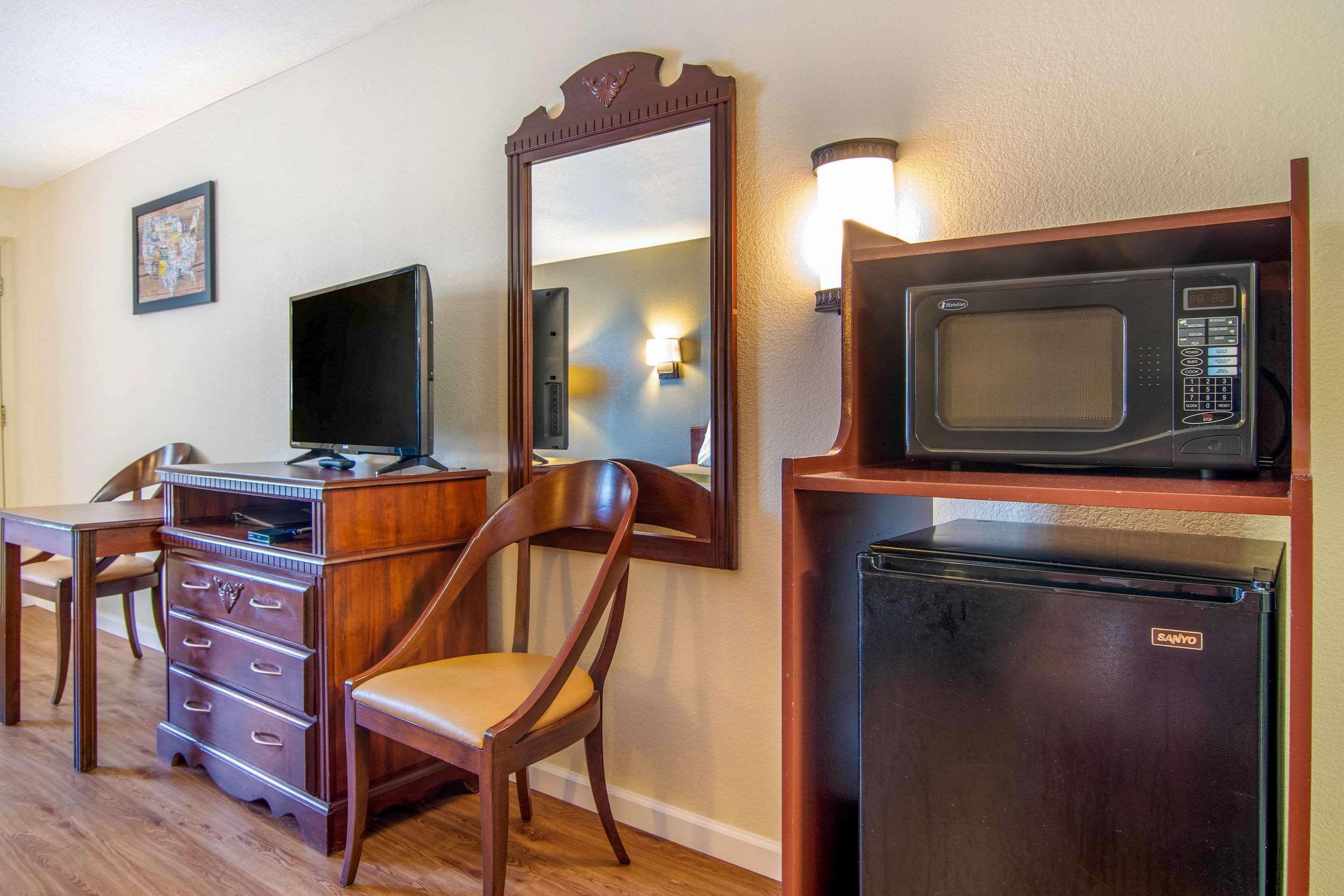 Econo Lodge Inn & Suites Fort Oglethorpe Екстер'єр фото