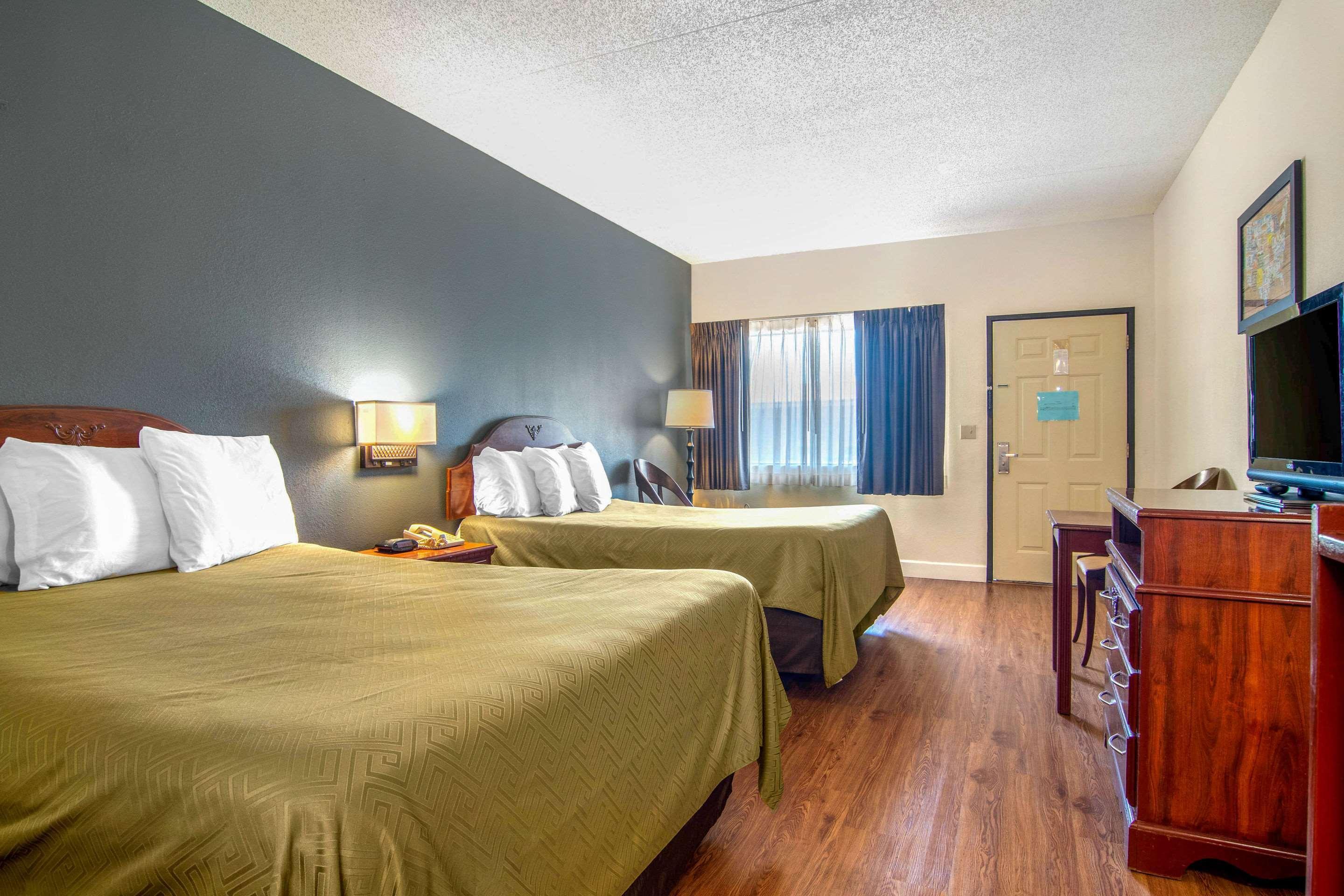 Econo Lodge Inn & Suites Fort Oglethorpe Екстер'єр фото