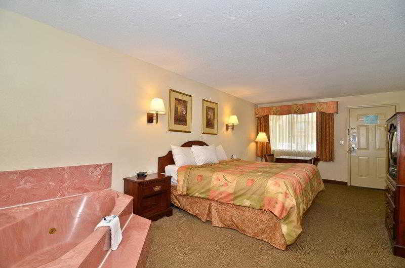 Econo Lodge Inn & Suites Fort Oglethorpe Екстер'єр фото
