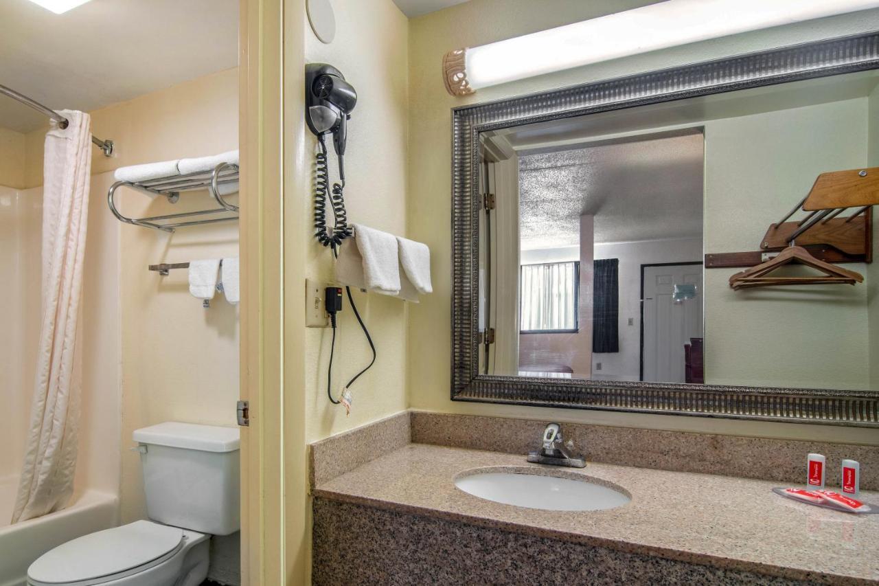 Econo Lodge Inn & Suites Fort Oglethorpe Екстер'єр фото