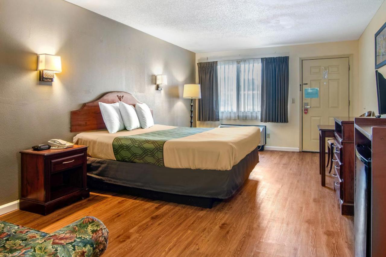 Econo Lodge Inn & Suites Fort Oglethorpe Екстер'єр фото
